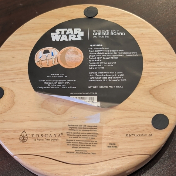 Amazon.com: PICNIC TIME Star Wars Death Star 16” Serving  Wooden Death Star Cutting Board